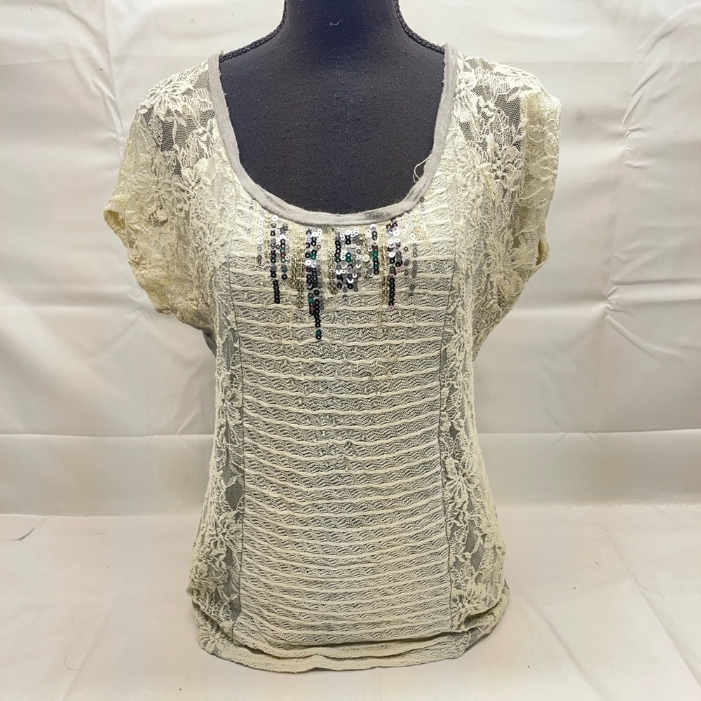 Women’s Miss Me Short Sleeve Top Size Medium